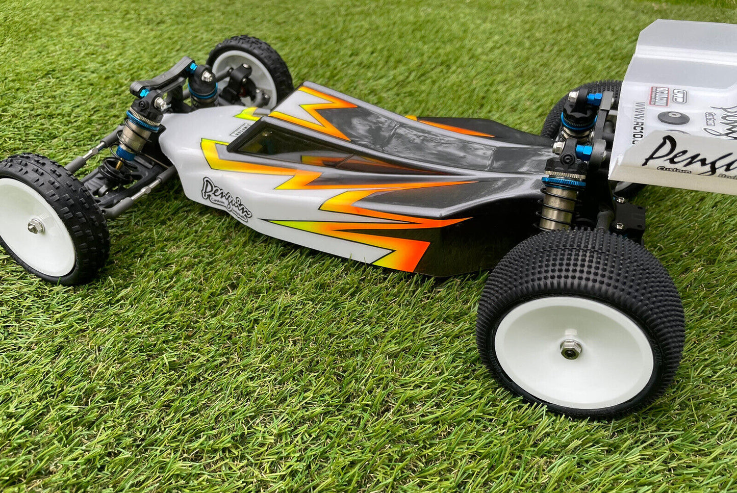 Penguin Associated B6.4 SLAYER Body Shell lexan buggy