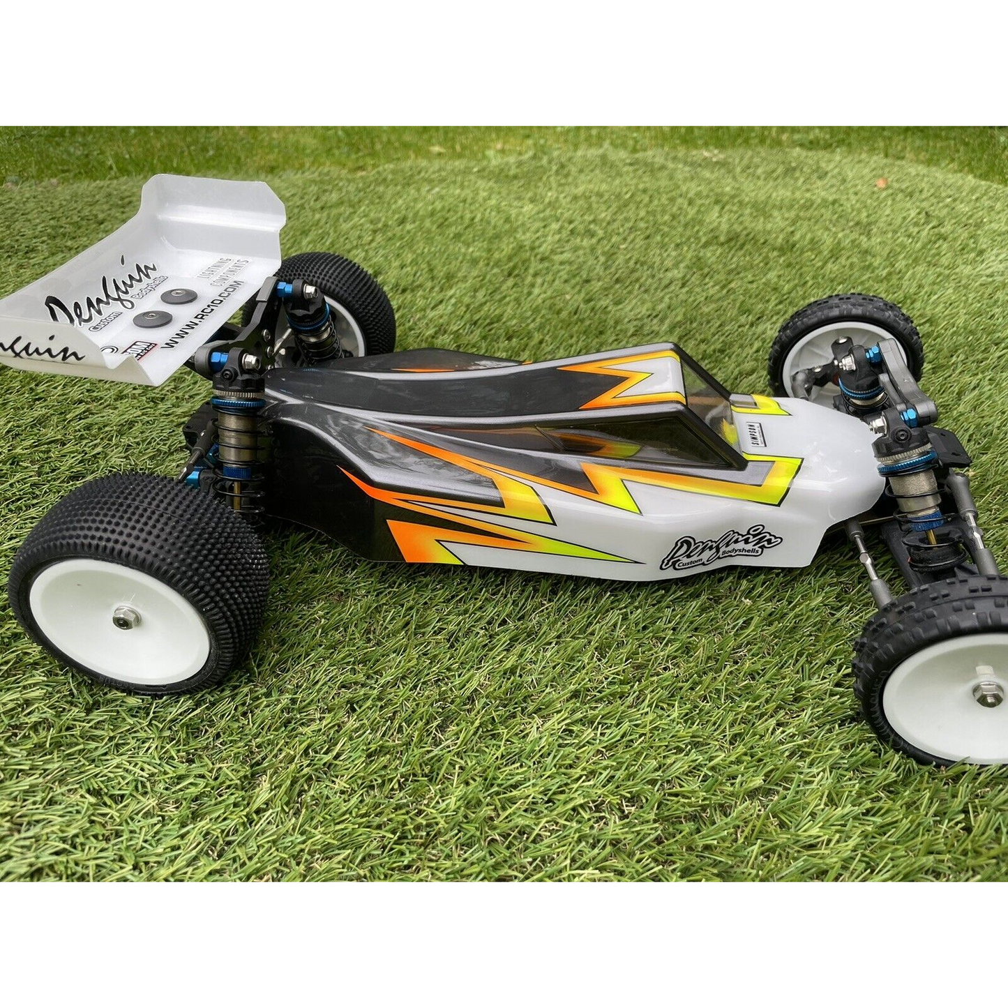 Penguin Associated B6.4 SLAYER Body Shell lexan buggy